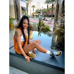 Meet your Posher, Monique